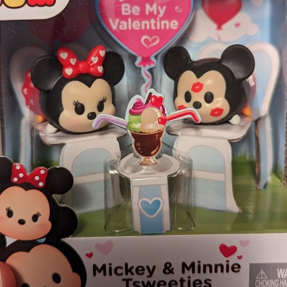 Disney RARE Tsum Tsum Series Mickey and Minnie Valentines Day Tsweeties - Picture 7 of 9